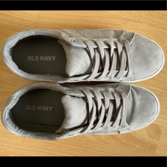Old Navy Men’s Gray Suede Sneakers Size 8 - Picture 2 of 4